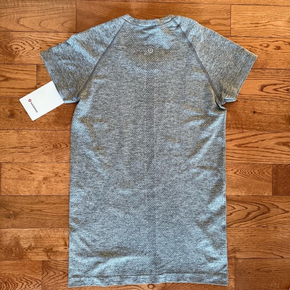 Lululemon NWT size 8 swiftly tech short-sleeve Aloha version - Picture 6 of 10